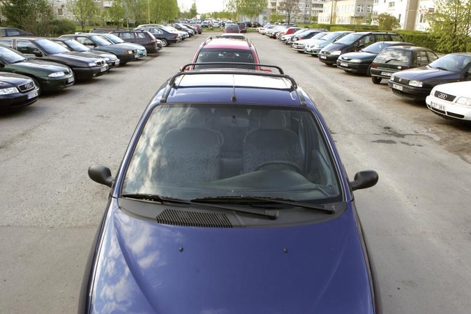 Ilgapirščiai nuvarė ir nevažiuojantį automobilį