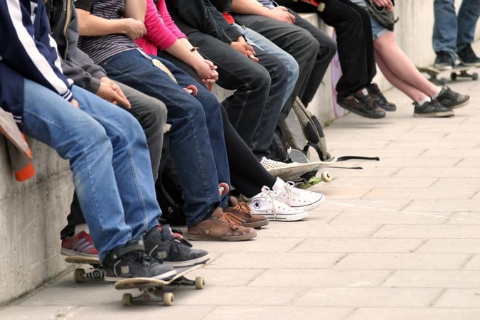 Bendraamžiai įtariami  sumušę 14-metę   