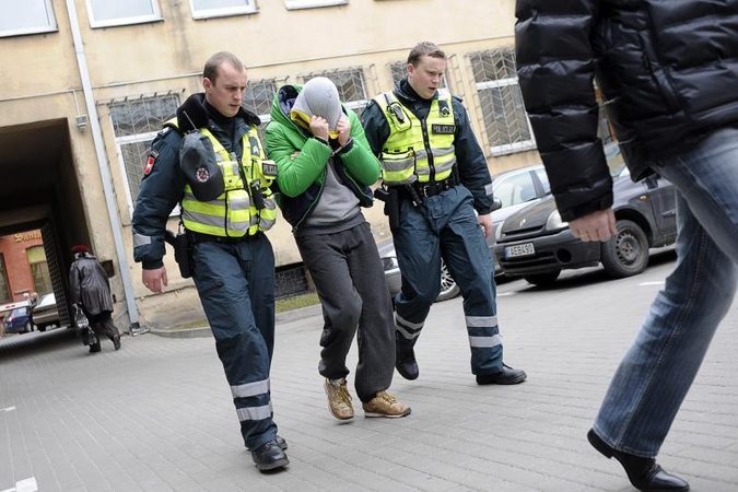 Sulaikytas trečias galimas padegėjas, vieną leista suimti 2 mėnesiams