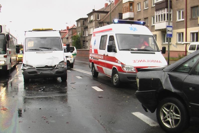Avarijoje Klaipėdoje sužeista maršrutinio taksi keleivė (atnaujinta)