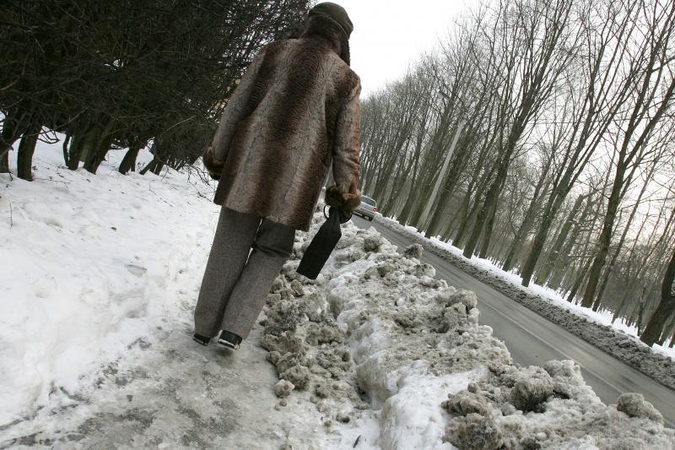 Apledėję šaligatviai kelia siaubą ir pėstiesiems, ir medikams