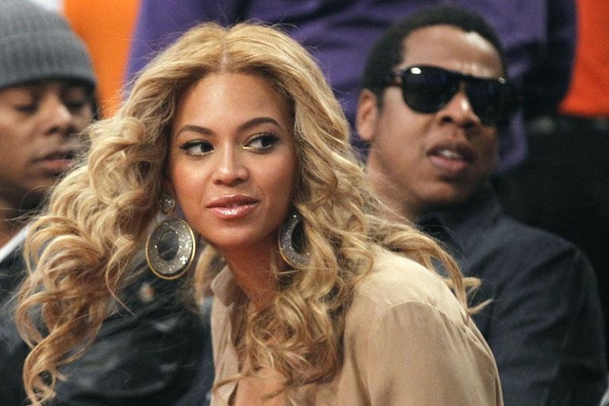 Beyonce parodė nėščiosios pilvuką įlindusi į maudymuką (foto)