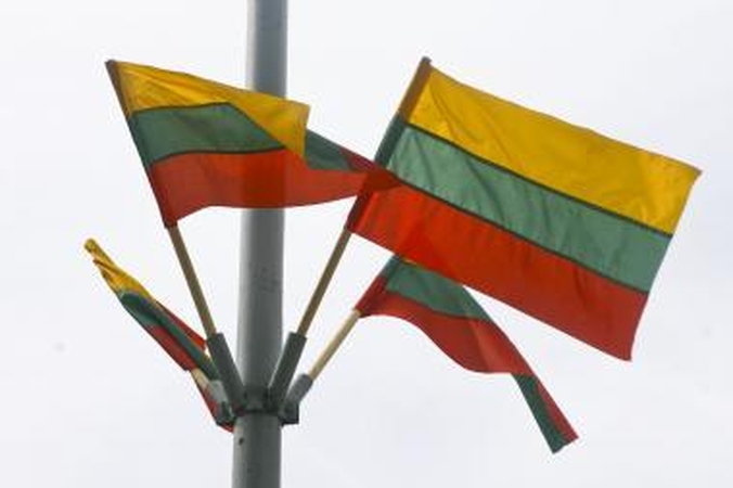 Premjeras pritaria, kad neiškėlusiems vėliavos per šventes būtų skirtos didesnės baudos