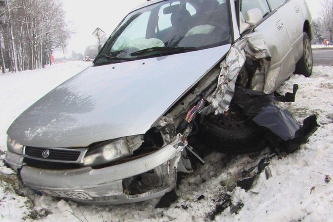 Priekulėje - dviejų automobilių kaktomuša   
