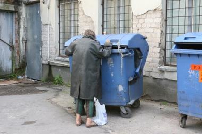 Benamiai numirė prie šiukšlių konteinerio (papildyta)