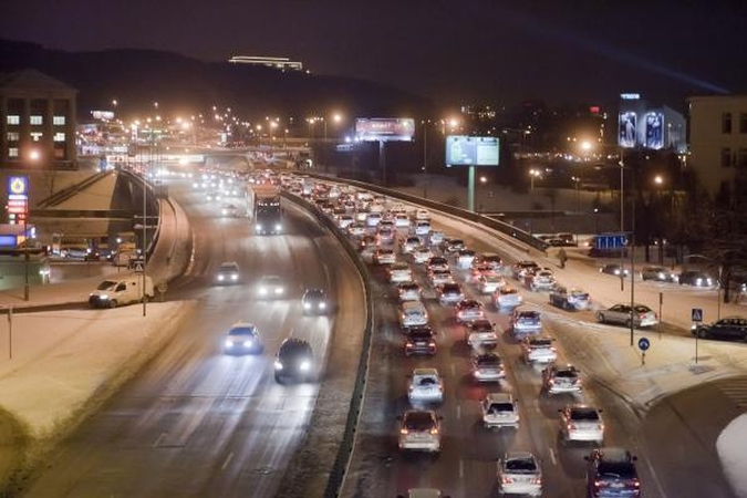 Kelininkai įspėja: naktį snigs ir pustys