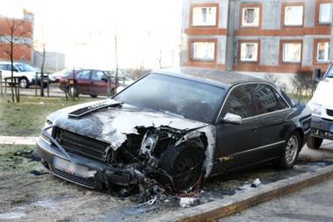 Pajūryje liepsnojo mašinos