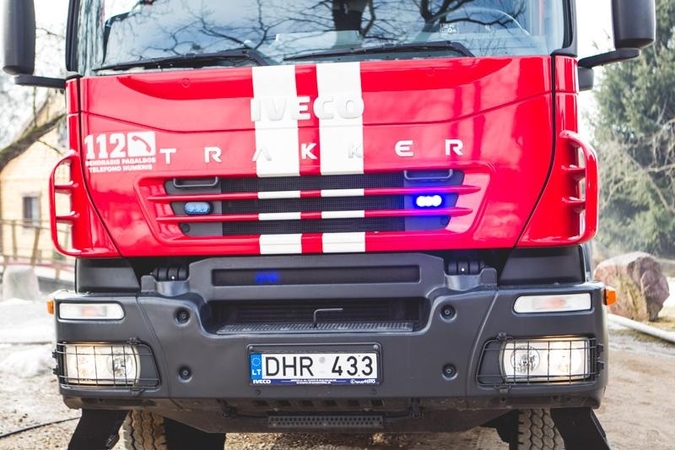 Plungėje paryčiais užsidegė  automobilis
