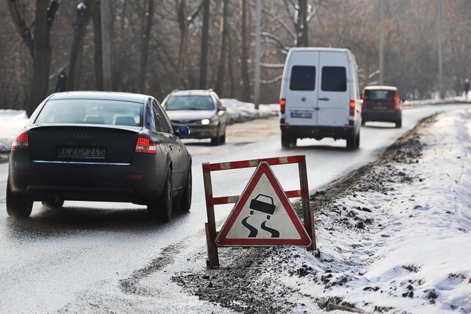 Milikonių kalnas vėl kelia grėsmę vairuotojams (papildyta)