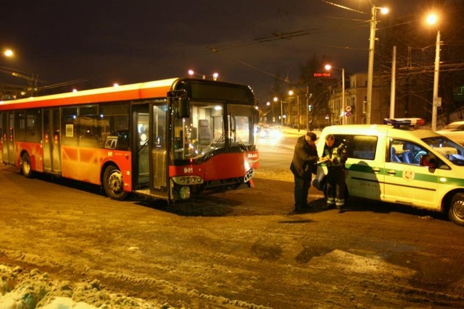 Avarija prie stoties: kol vairuotojai pykosi, kilo spūstys