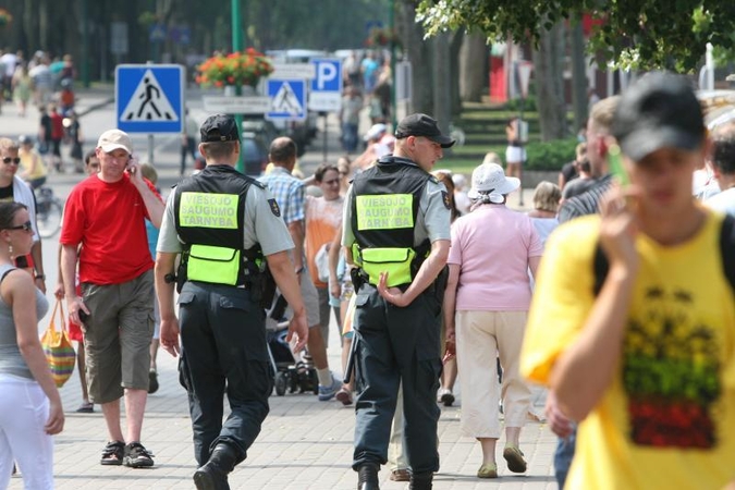 Uostamiestyje girtas vyras smogė pareigūnui į veidą