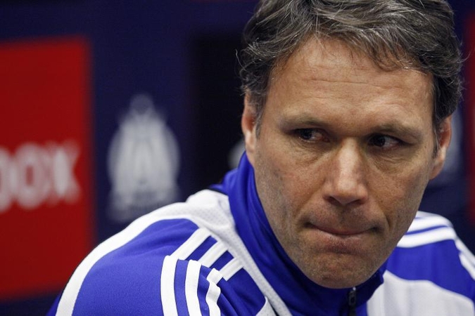 M. van Bastenas gali stoti prie „Chelsea” vairo