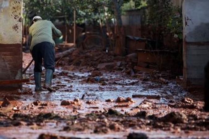 Vengrijoje dėl toksiško dumblo išsiliejimo atsakingai įmonei gresia 73 mln. eurų bauda