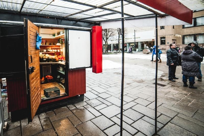 Dėl valdžios užmauto apynasrio prekeiviai svarsto kreiptis į teismą