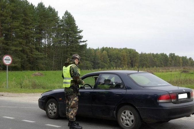 Girtutėlis vairuotojas vos netaranavo pasieniečių automobilio 