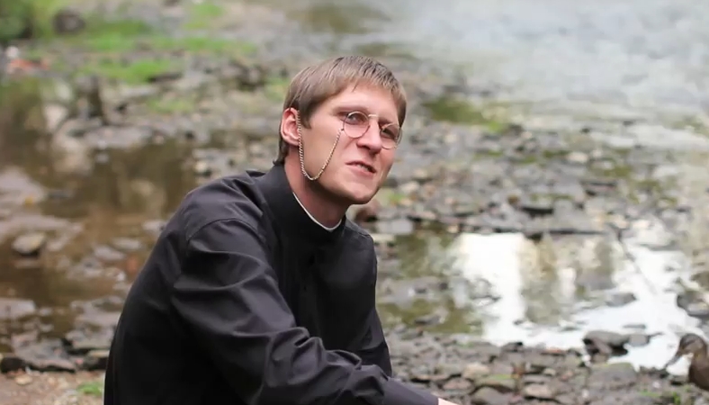 Krepšinio pašlovinimas – odė „Kur bėga Maironis“