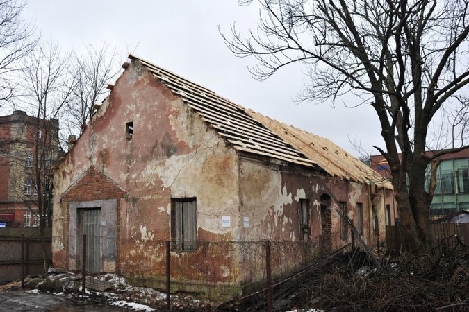 Naujo šeimininko A.Galdiko namas lauks su laikinu stogu