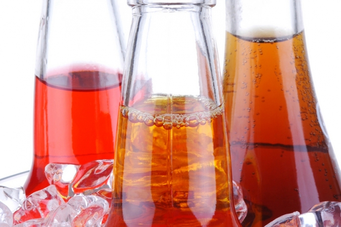 Saldūs gazuoti gėrimai išprovokuoja diabetą ir širdies ligas