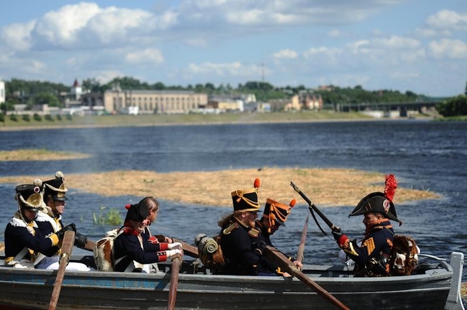 Istorinis žygis atkartotas: Napoleono kariuomenė persikėlė per Nemuną