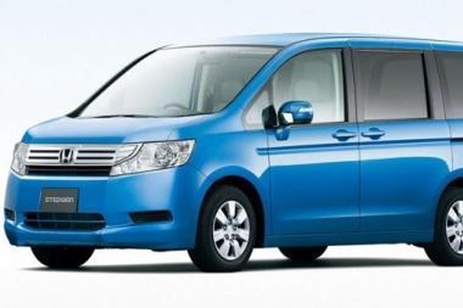 “Honda” atnaujino mini autobusiuką “Step”