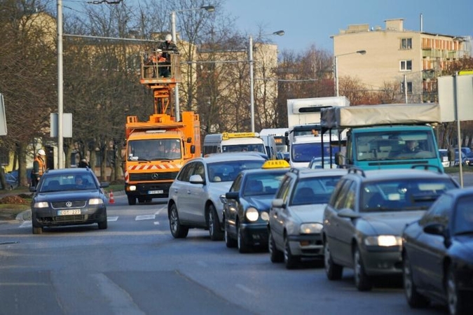 Dėl nutrauktų troleibuso laidų – spūstys K. Baršausko gatvėje