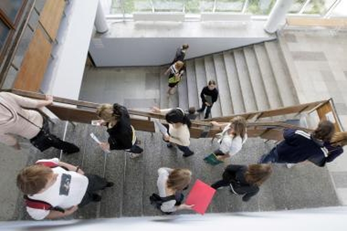 Studentai gali pretenduoti į papildomai teikiamas socialines stipendijas