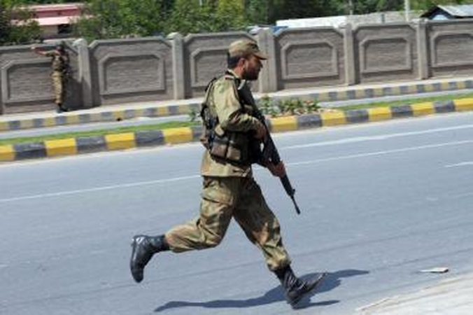 Pakistane per paauglio mirtininko ataką žuvo mažiausiai 14 karių