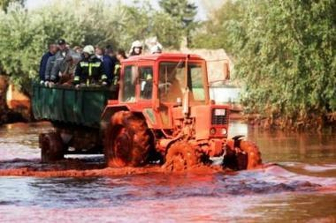 Vengrijoje per gamyklos avariją pasklidę teršalai iš dalies išsisklaidė, Dunojui nepakenkta