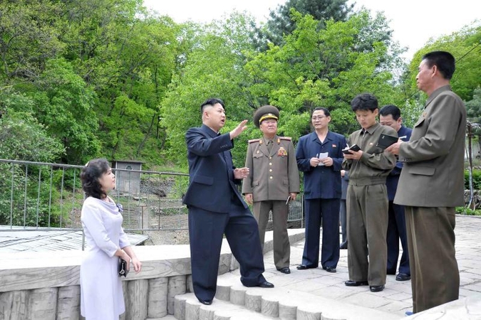 Šiaurės Korėjos lyderis po serijos raketų bandymų aplankė karinę bazę