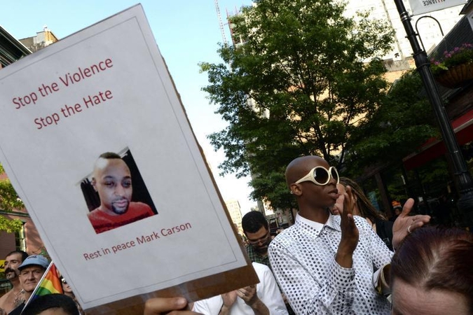 Po gėjaus nužudymo Manhatane protestavo tūkstančiai niujorkiečių