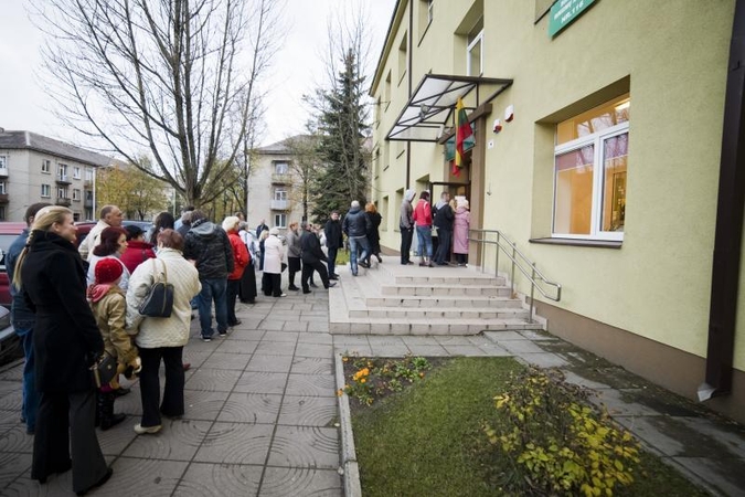 Užtrukus balsų skaičiavimui, VRK siūlo mažinti apylinkes