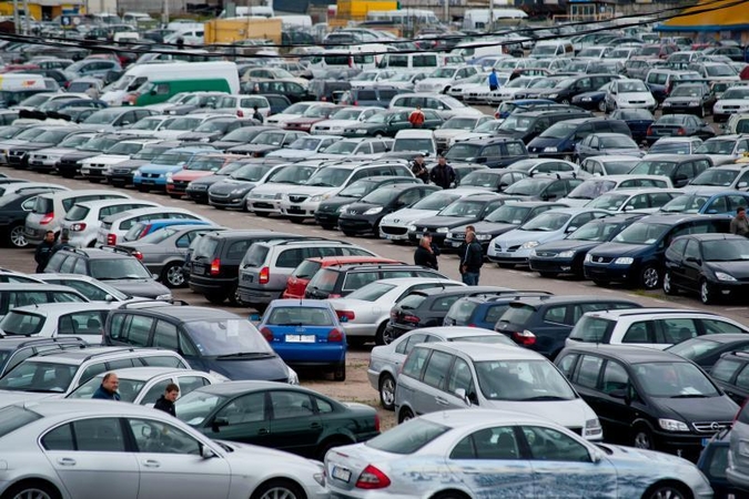 Kauno turguje sunkiausia įsiūlyti automobilius lietuviams?