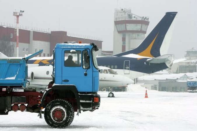 Europoje keleivių planus vėl jaukia sniegas