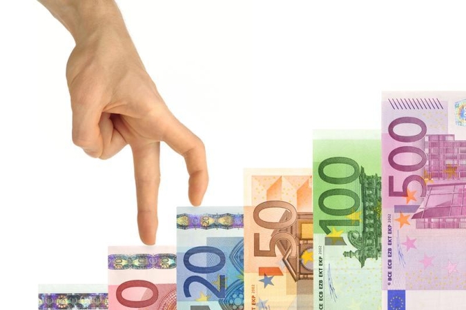 Kinija žada „aktyviai palaikyti“ prasiskolinusią Europą 