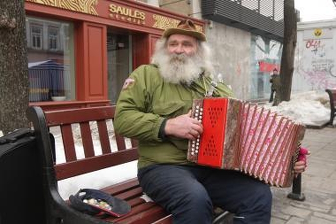 Ketinama uždrausti „blogus gatvės muzikantus“
