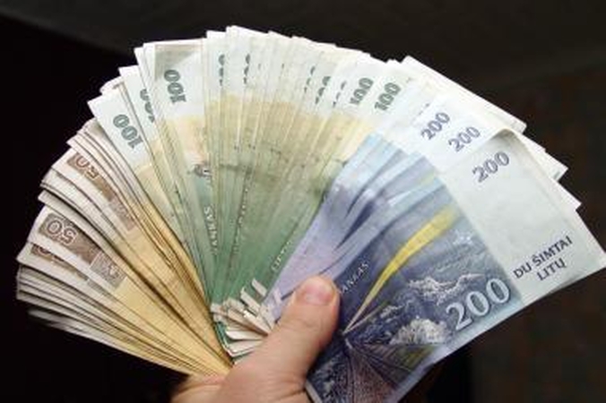 Valstybės institucijos per pusmetį išleido 72 mln. litų