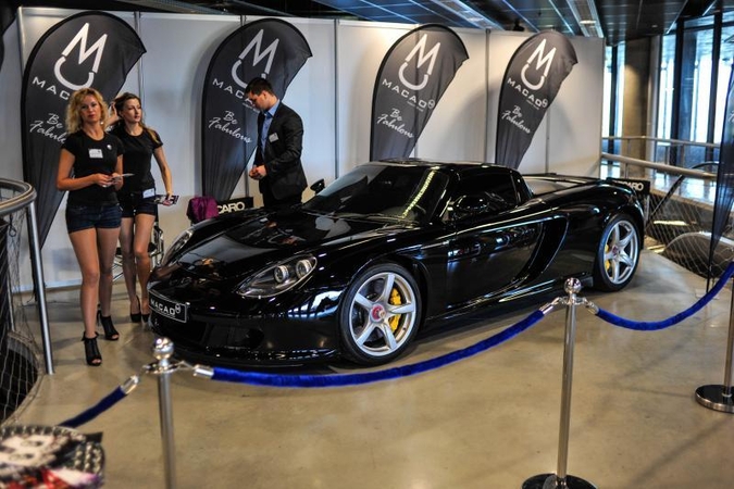 „Žalgirio“ arenoje seilę varvina automobilių gerbėjai