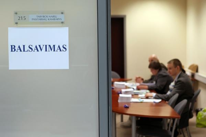 Nuomonių apklausoje pirmauja socialdemokratai ir Darbo partija