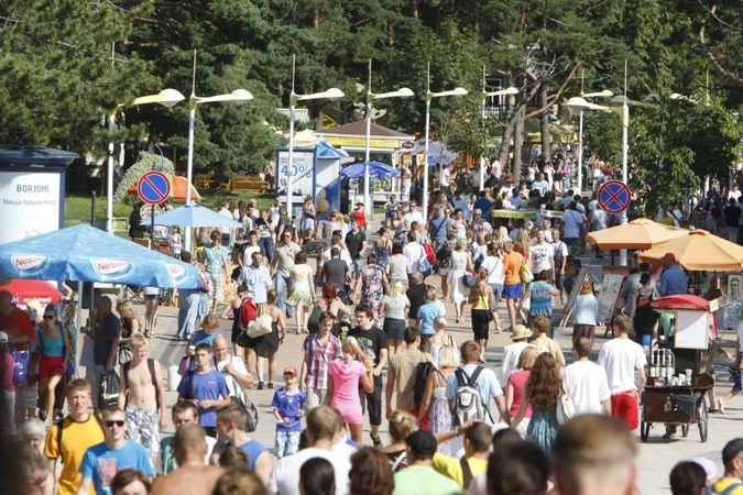 Palangoje – tūkstančiai žmonių