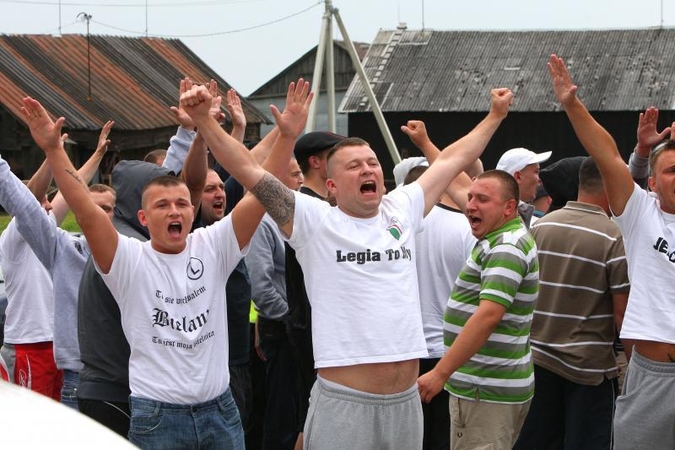 Politikė siūlo į Lietuvą neįleisti sporto chuliganų  
