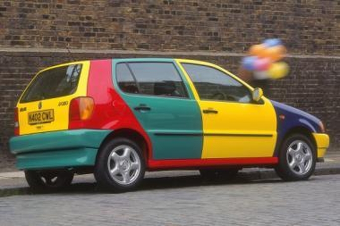 Kokia seksualiausia automobilio spalva?