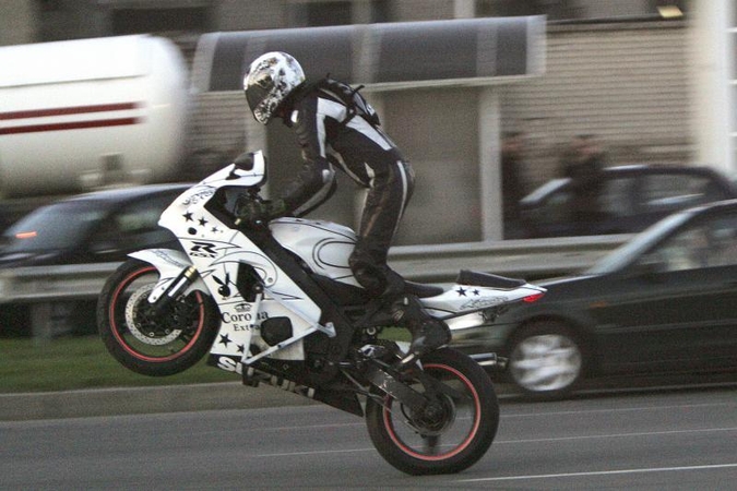 Klaipėdoje motociklininkas rėžėsi į medį