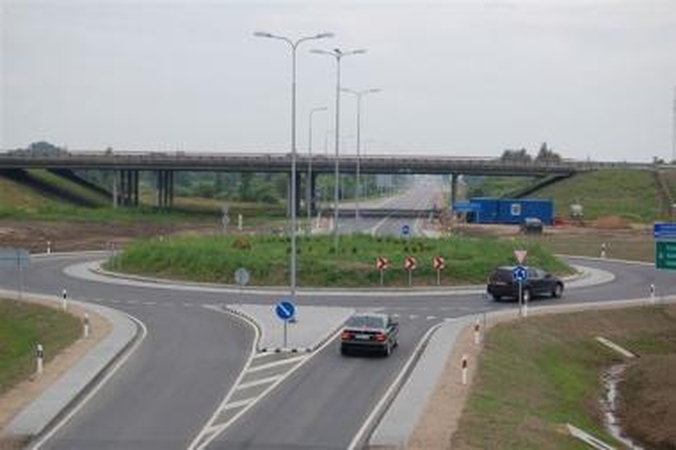 Rekonstruojamos sankryžos ir nauji dviračių takai