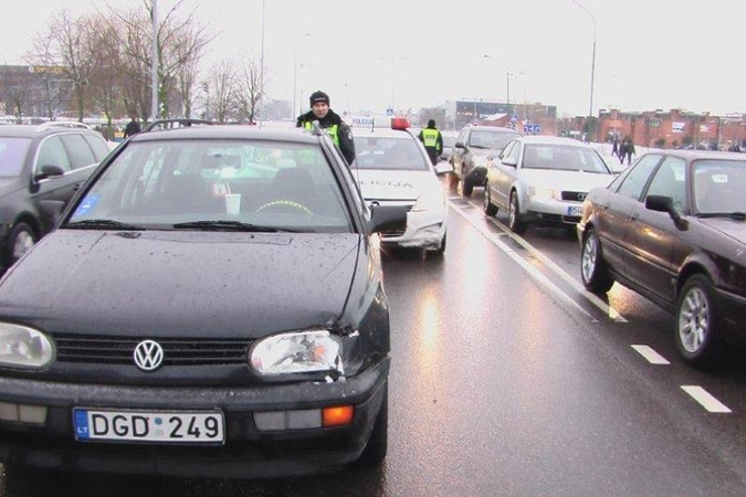 Klaipėdoje avariją sukėlęs vairuotojas „įpūtė“ 2,91 promiles