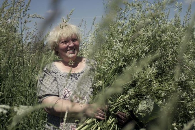 Filme „Žalumose“ G.Karaliūnaitės mama atskleis žoliavimo paslaptis