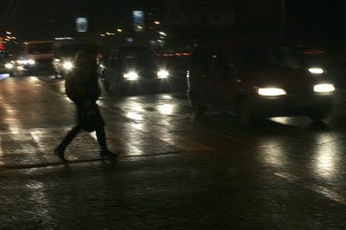 Automobilio partrenkta moteris pati kreipėsi pagalbos