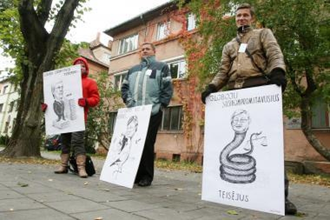 Protestas prieš A.Valantiną Klaipėdoje dėmesio nesulaukė