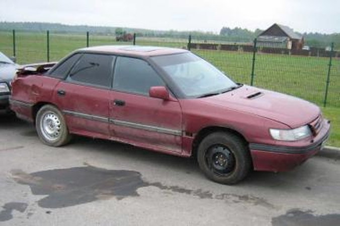 Sprukusiame automobilyje – rūkalų kontrabanda