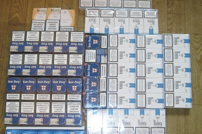 Kontrabandinių rūkalų prekeiviai į 50 tūkst. litų baudas numoja ranka