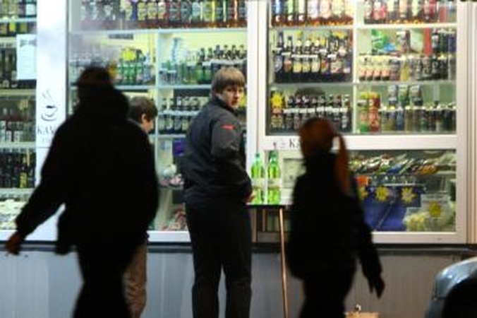 Kioskai alkoholiu galės prekiauti 3 valandas